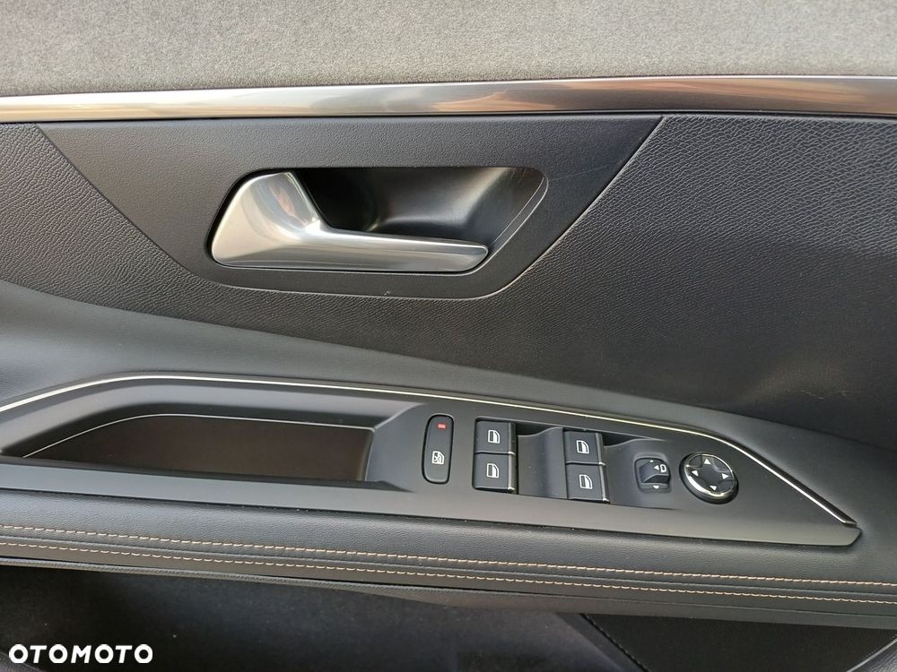 Peugeot 3008 1.6 PureTech HYbrid GT Line S&S EAT8 - 26