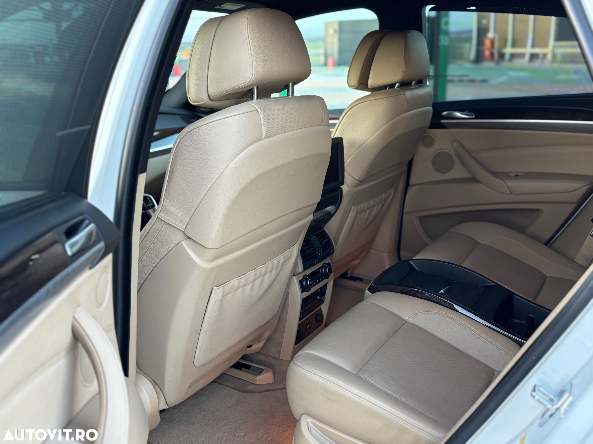 BMW X6 xDrive50i - 8