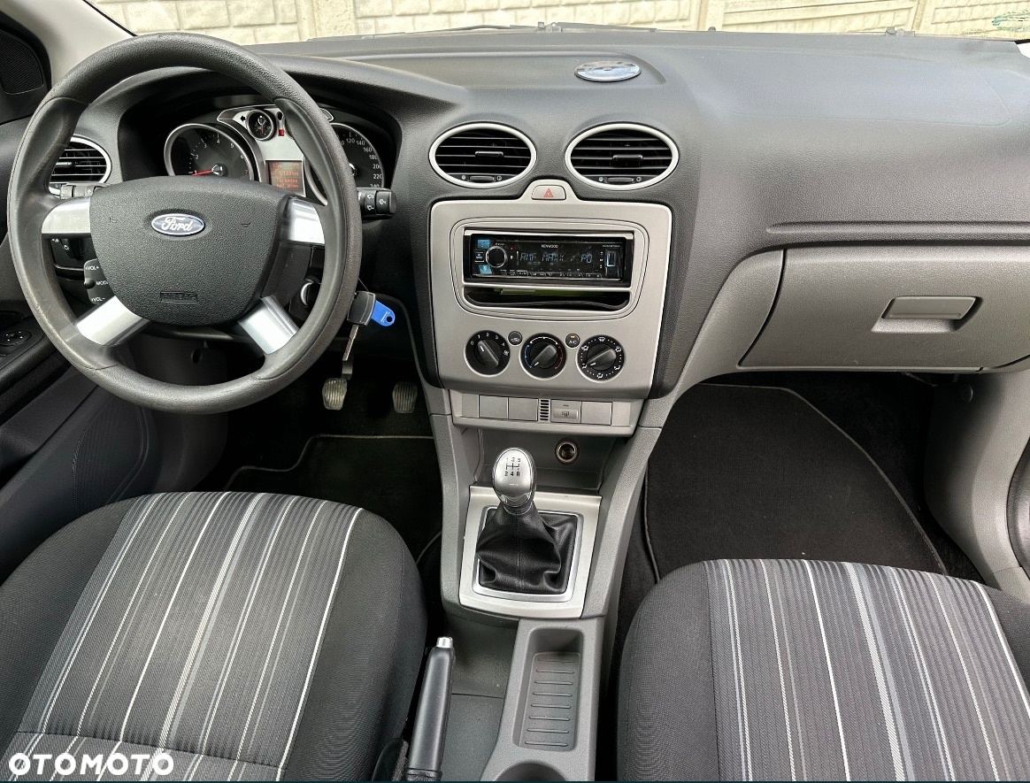 Ford Focus 1.6 Trend + - 5