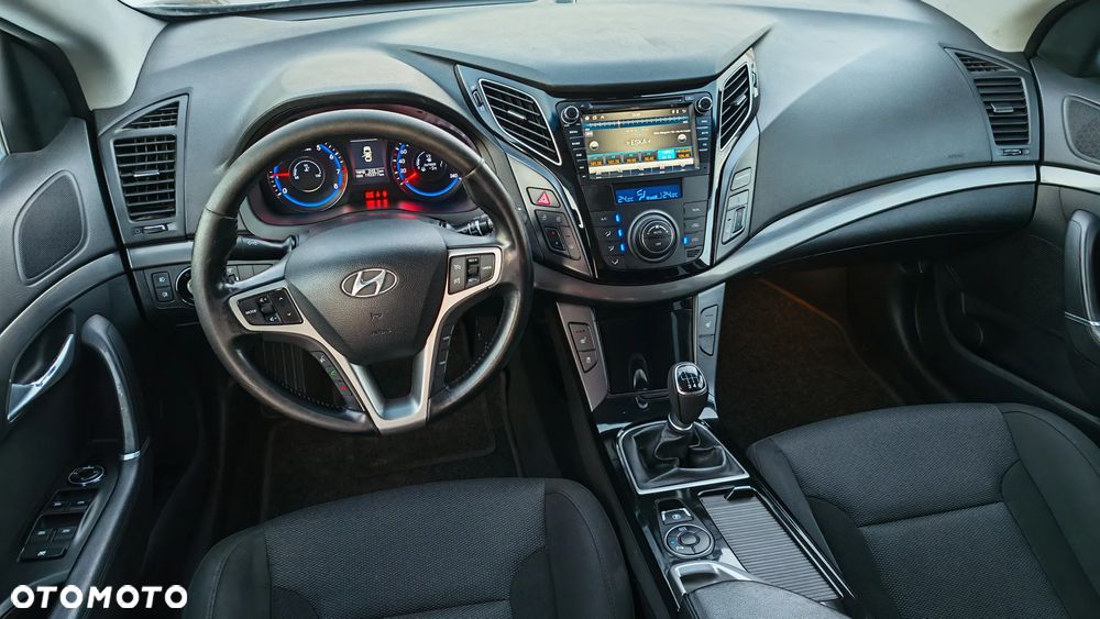 Hyundai i40 Kombi blue 1.6 Family+ - 35