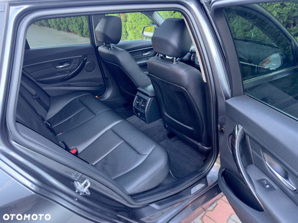 BMW Seria 3 318d Luxury Line - 36