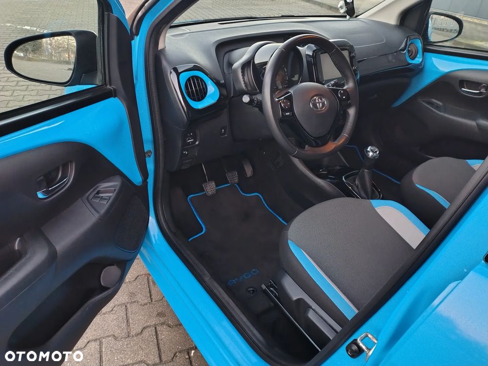 Toyota Aygo x-play touch - 13