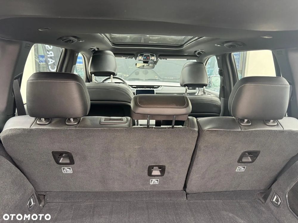 Jeep Grand Cherokee - 25