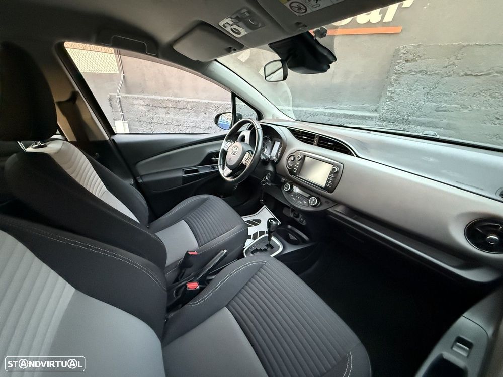 Toyota Yaris 1.5 HSD Comfort +P.Style+P.Techno - 17