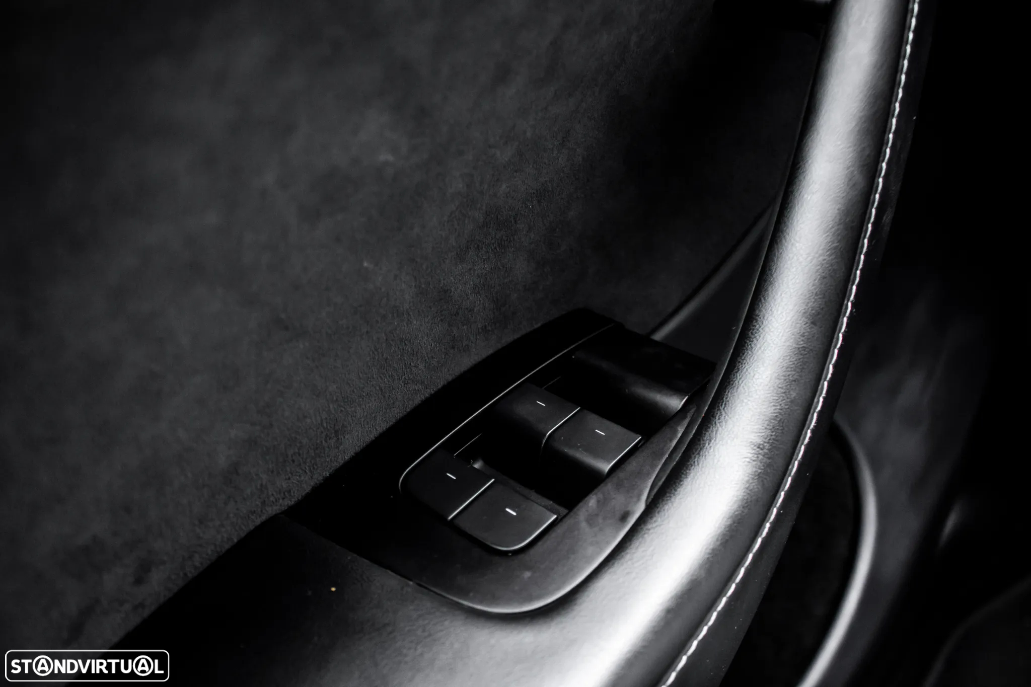 Tesla Model Y Performance Tração Integral - 17