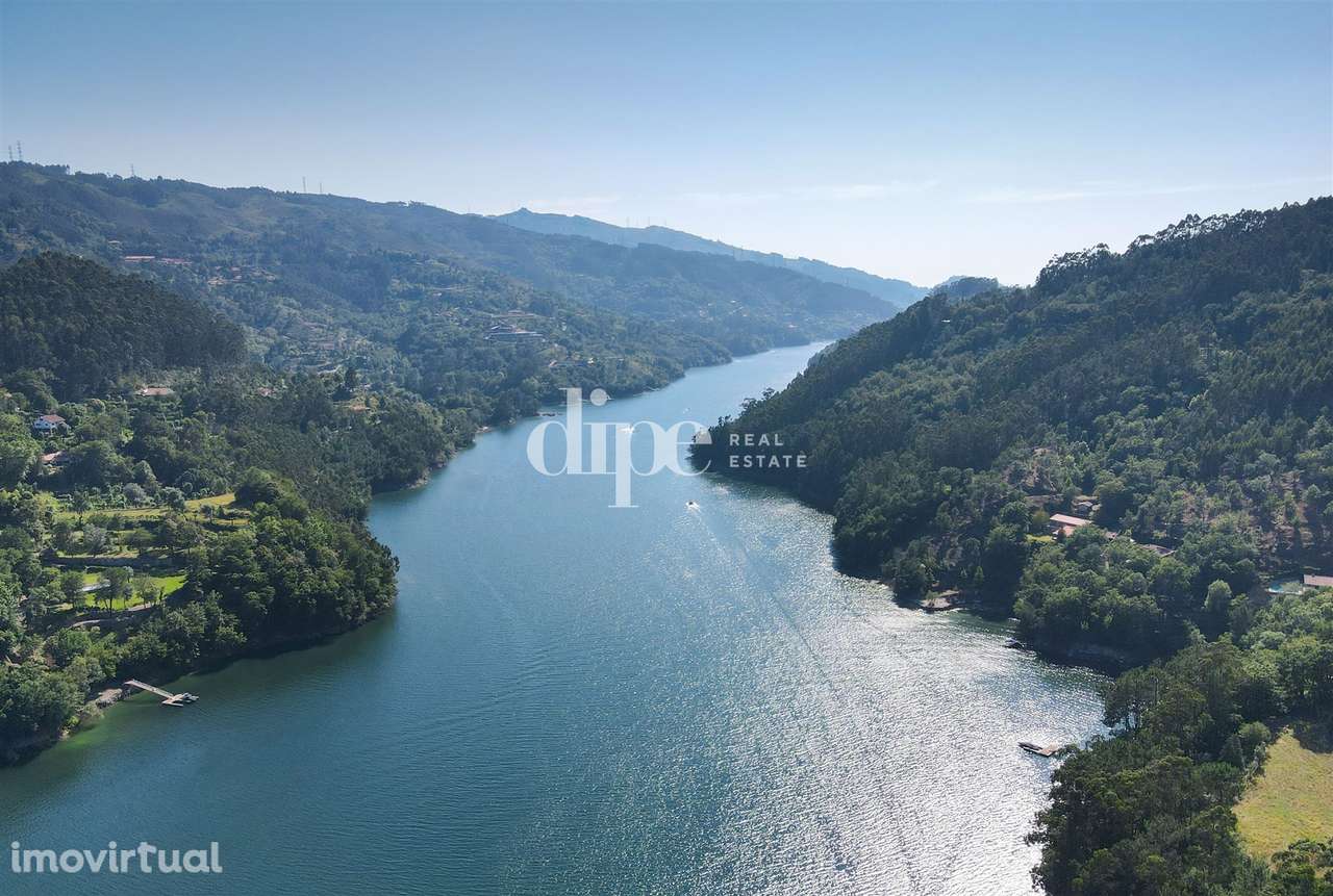 Terreno com frente rio na Albufeira da Caniçada, Gerês - Grande imagem: 5/12