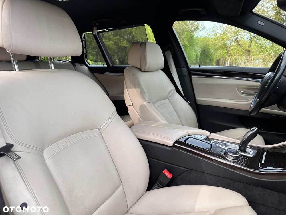 BMW Seria 5 525d Luxury Line - 14