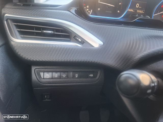 Peugeot 2008 1.6 e-HDi Allure - 25
