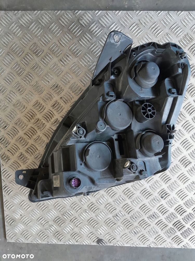 REFLEKTOR PRAWY LAMPA PRAWA IVECO DAILY 11-14 IVECO OE 5801375415 - 5