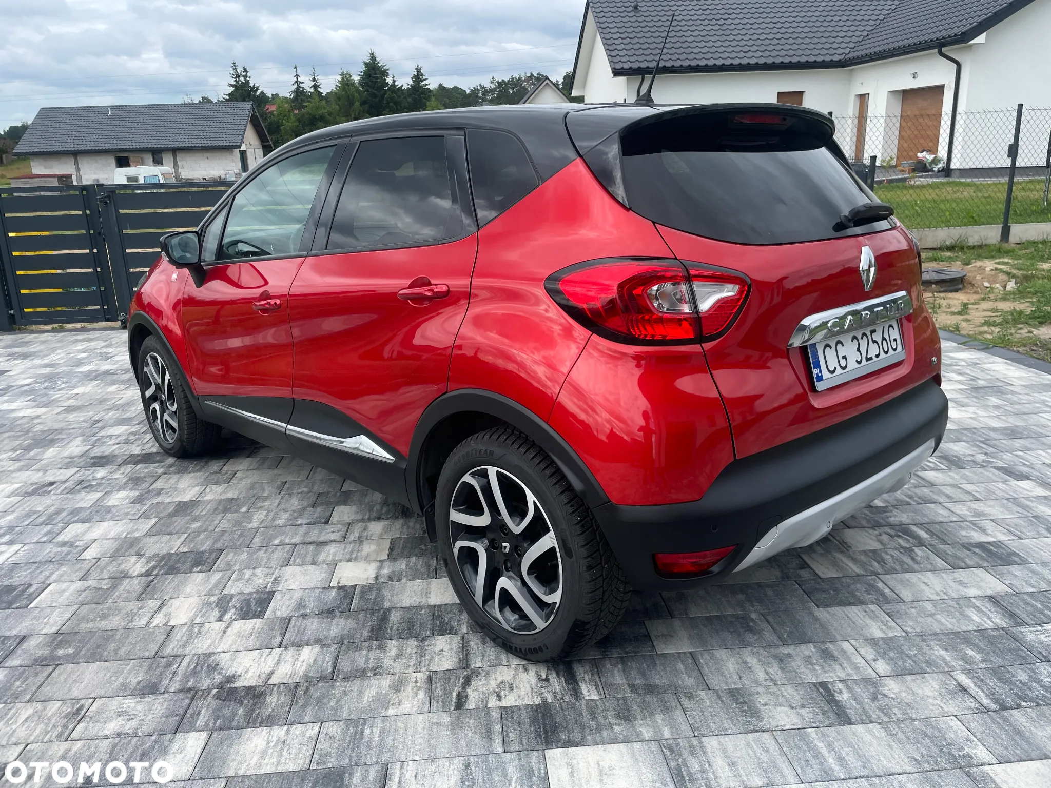 Renault Captur 1.2 TCe Helly Hansen EDC - 3