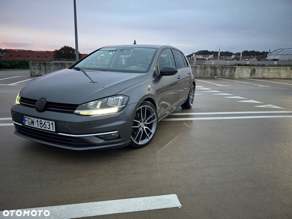 Volkswagen Golf - 1