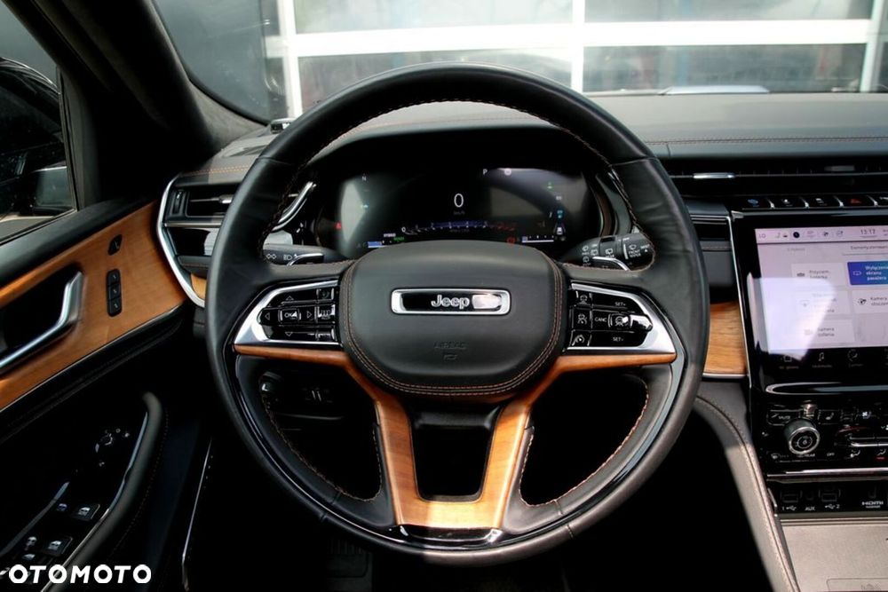 Jeep Grand Cherokee - 21