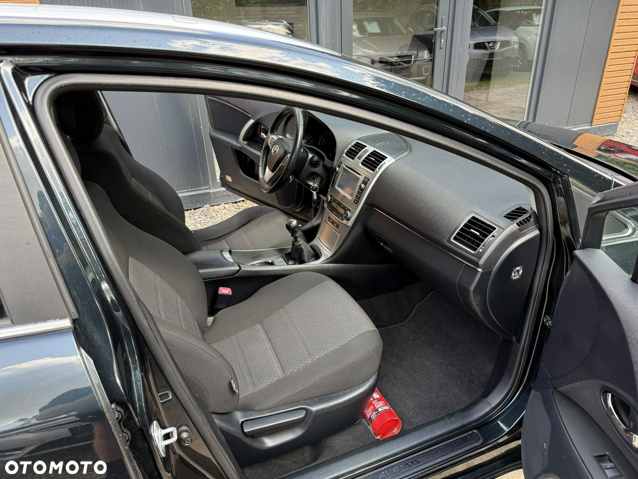 Toyota Avensis - 17