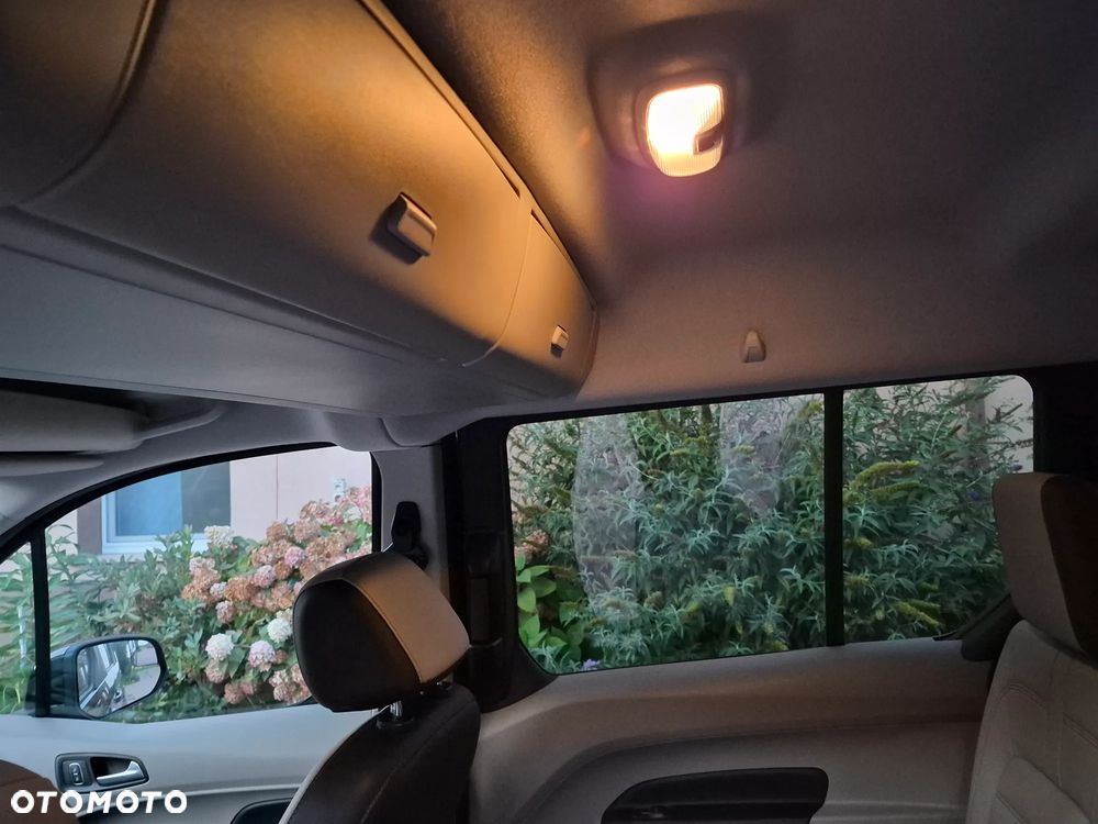Ford Tourneo Connect Grand - 12