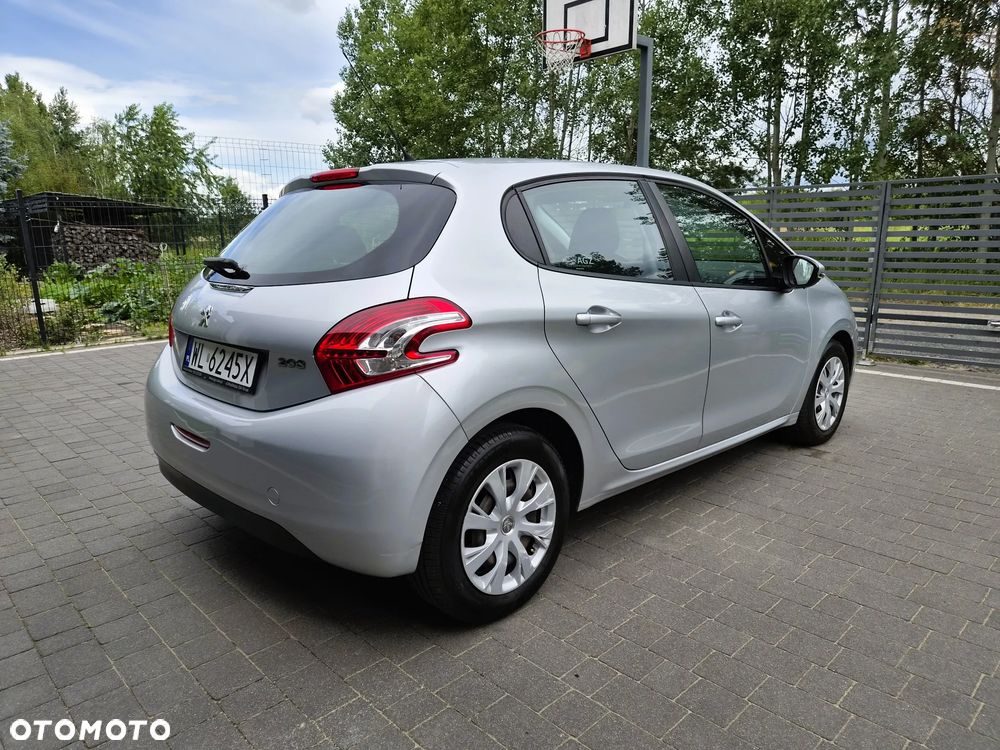 Peugeot 208 - 4