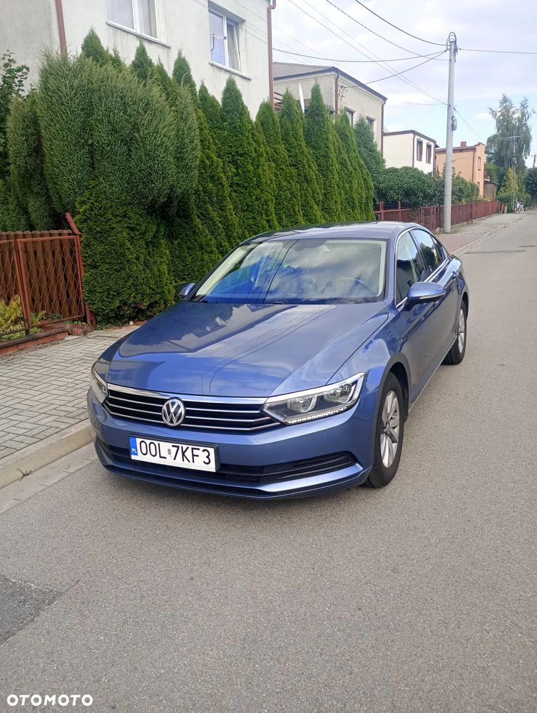 Volkswagen Passat - 1