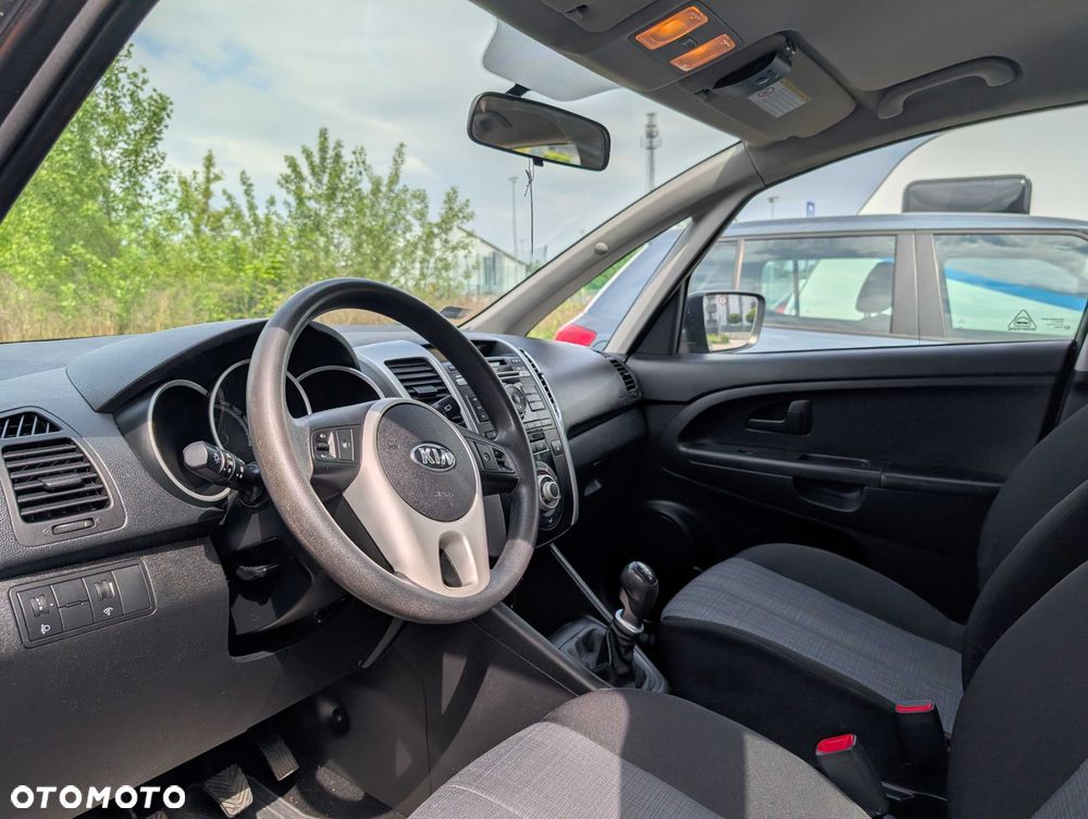 Kia Venga - 8