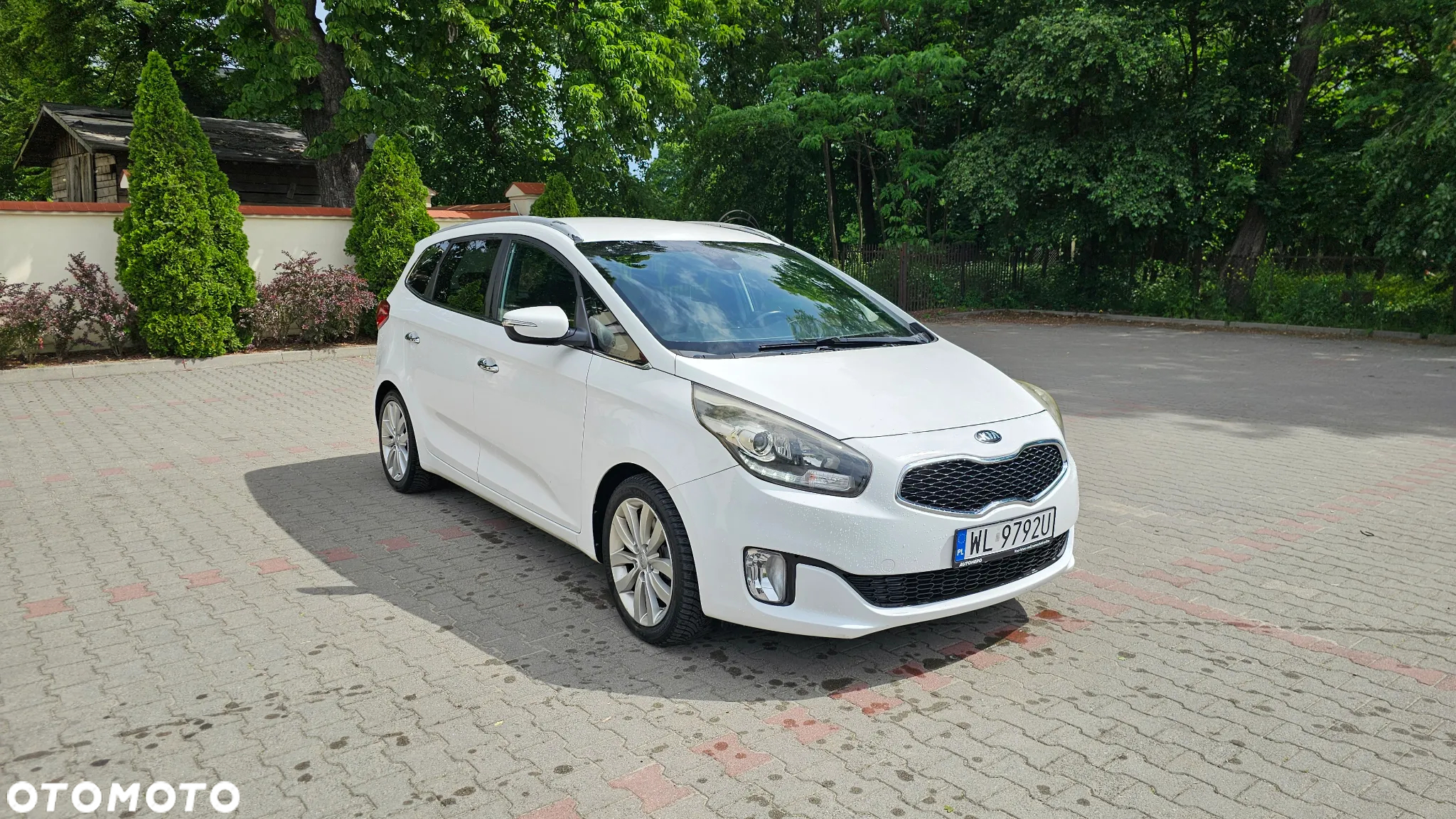 Kia Carens - 2