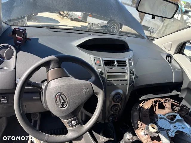 DESKA KONSOLA PULPIT PODUSZKA SENSOR PASY DAIHATSU CHARADE TOYOTA YARIS II LIFT - 1