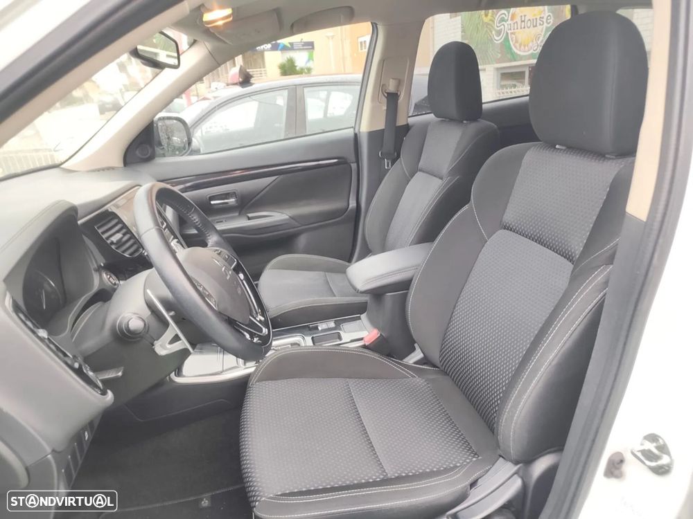Mitsubishi Outlander 2.0 Kaiteki CVT - 12