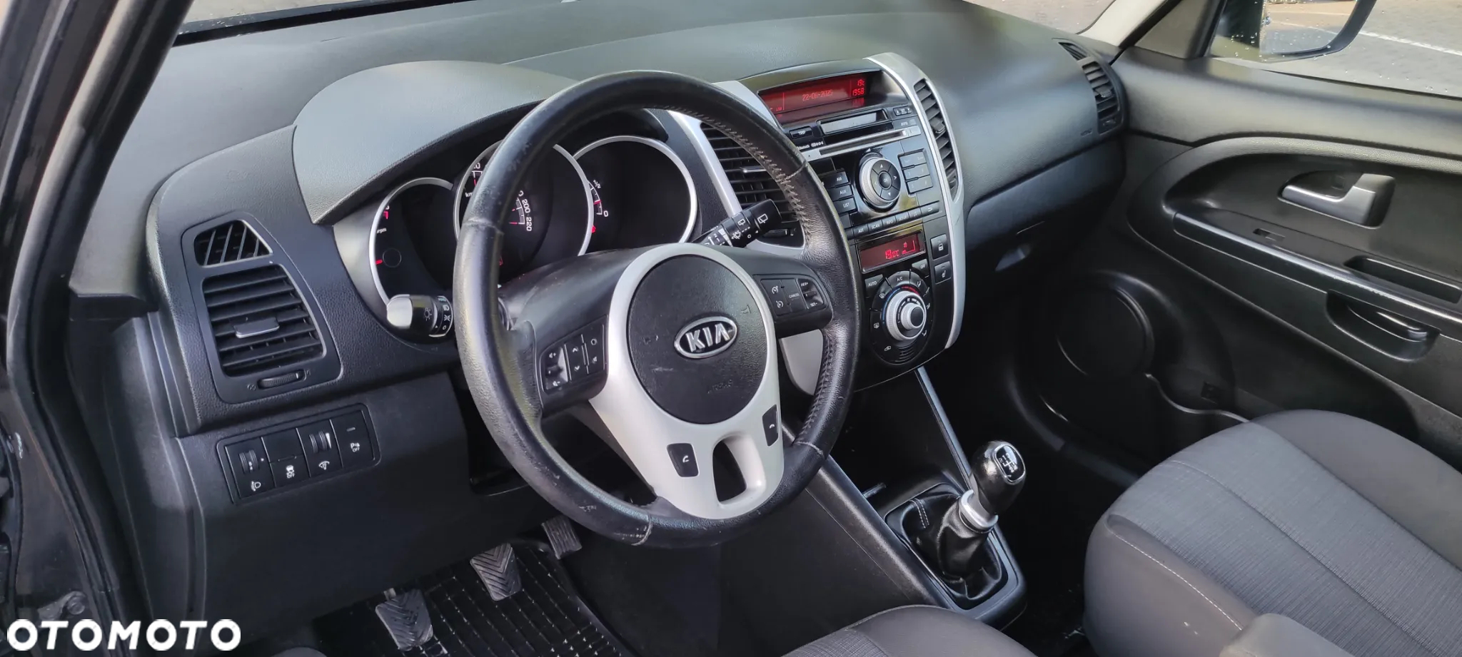 Kia Venga 1.6 L - 10