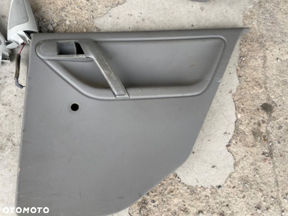 Volkswagen POLO 6N boczek tapicerka drzwi tył  panel szyb jasne szare - 1