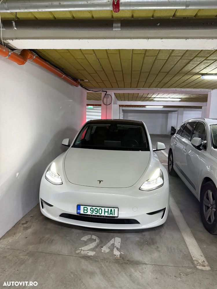 Tesla Model Y - 11