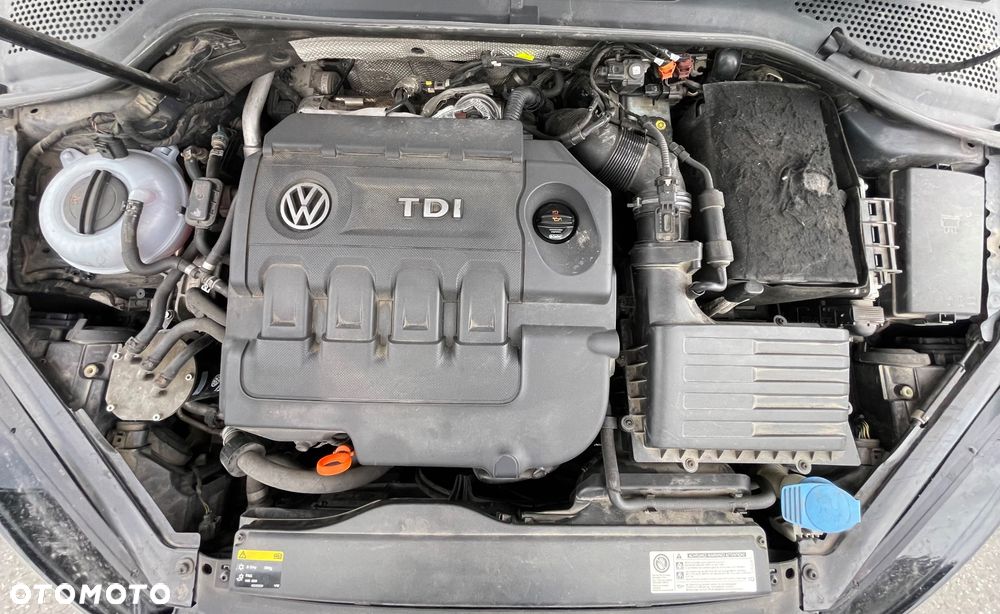 Volkswagen Golf 1.6 TDI DPF Highline - 26