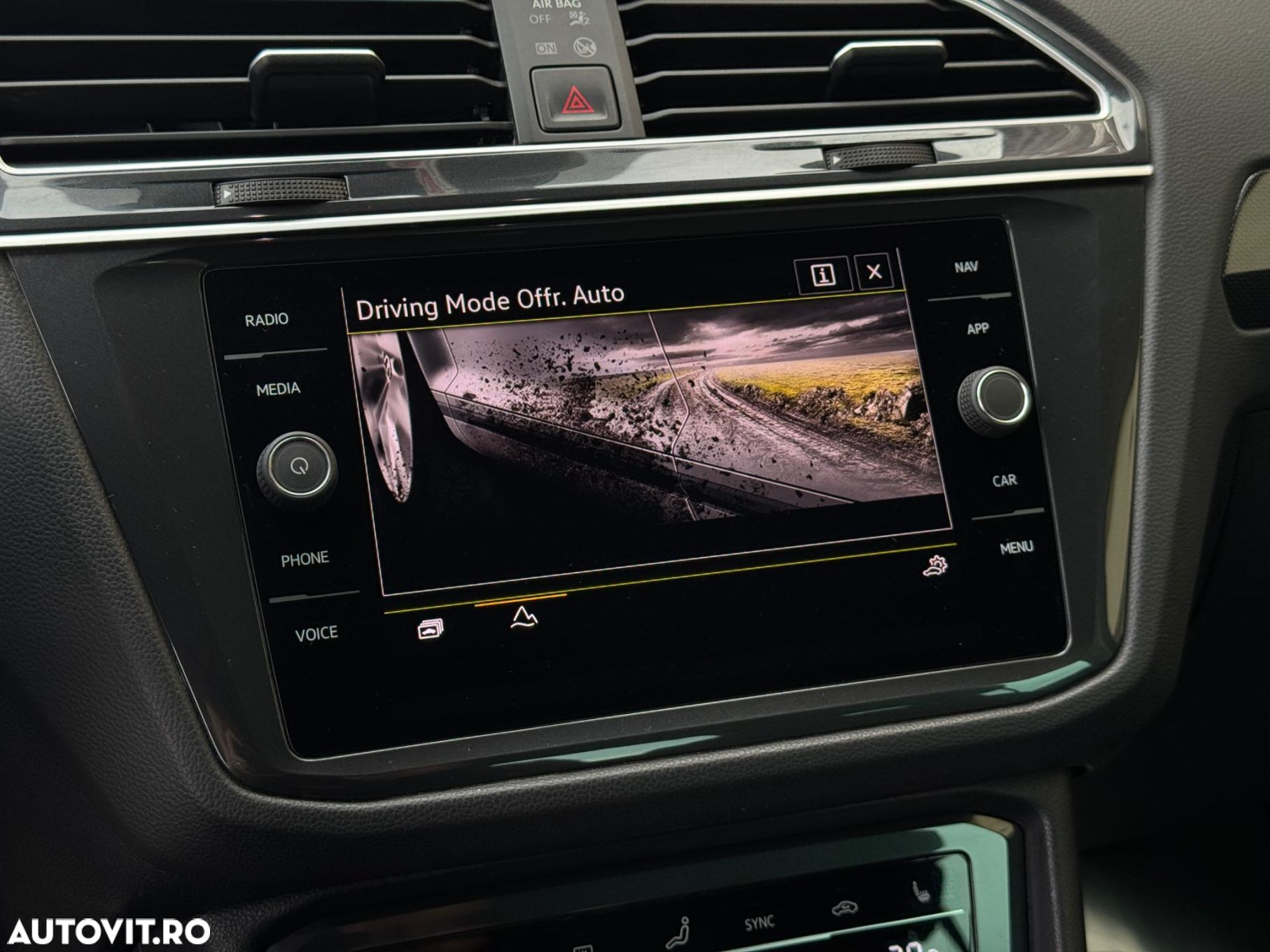 Volkswagen Tiguan - 14