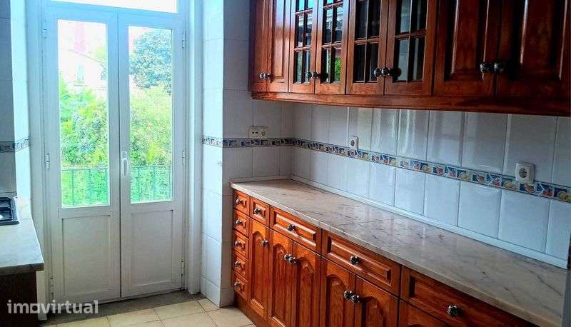 Excelente apartamento T2 no centro de Alcântara - Grande imagem: 3/12