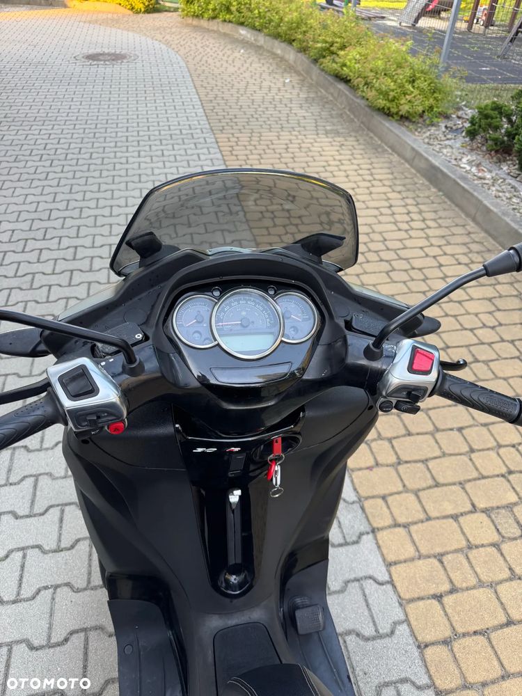 Piaggio MP-3 - 6