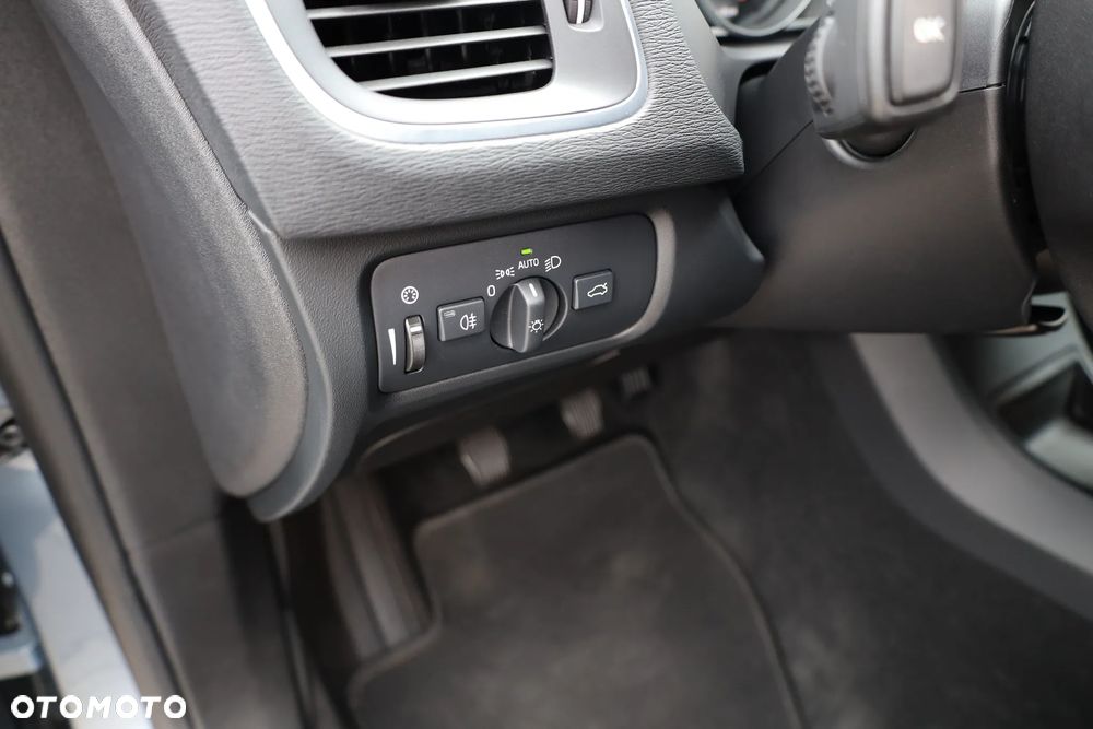 Volvo V40 T2 Momentum - 18