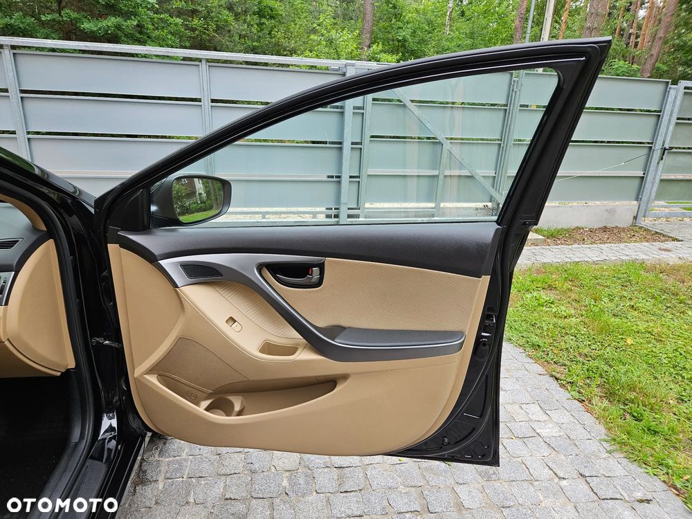 Hyundai Elantra 1.6 Comfort - 17