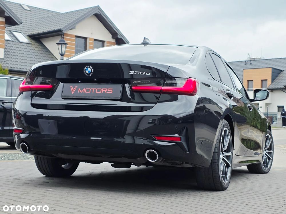 BMW Seria 3 330e Sport Line - 26