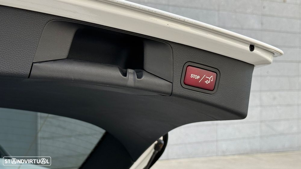 Mercedes-Benz C 300 h AMG Line - 17