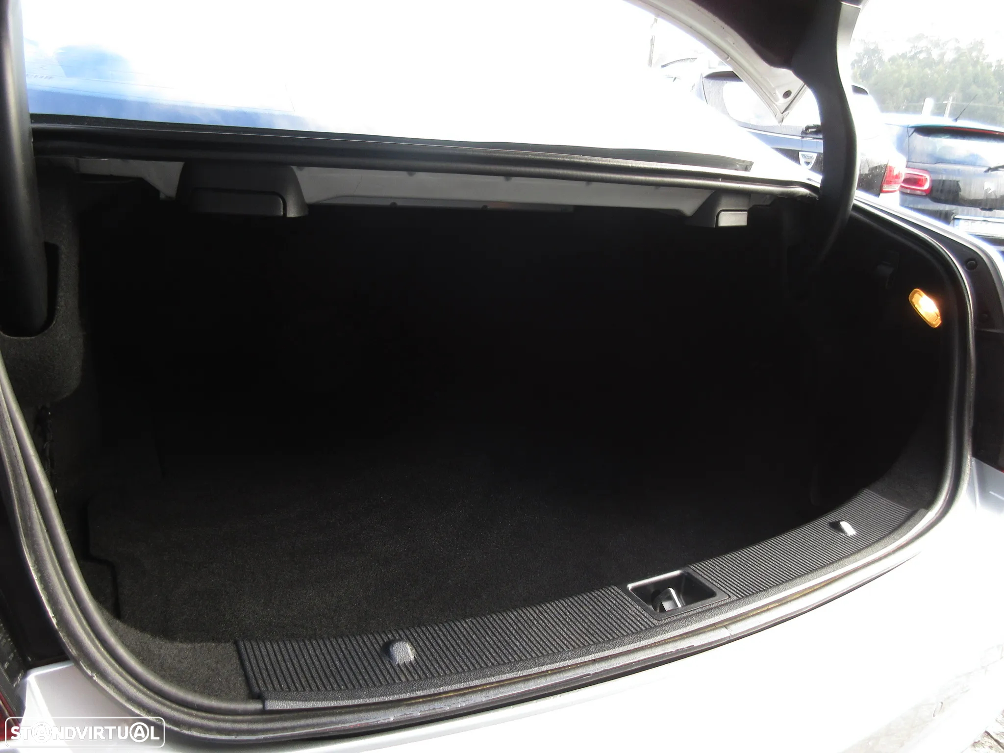 Mercedes-Benz E 250 CDi Avantgarde BlueEfficiency Auto. - 40