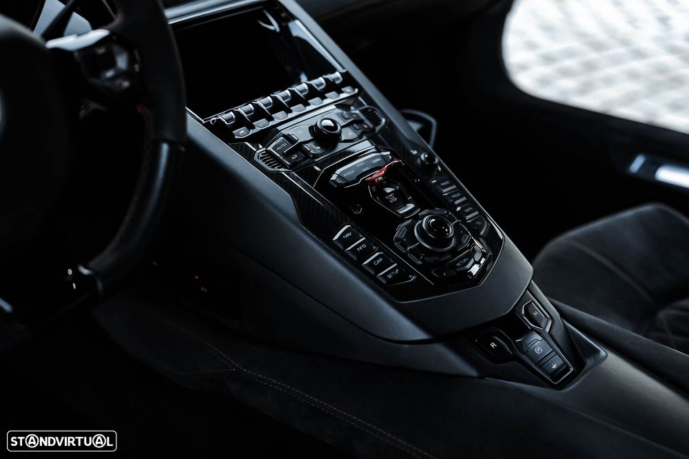 Lamborghini Aventador 6.5 V12 LP740-4 S - 16