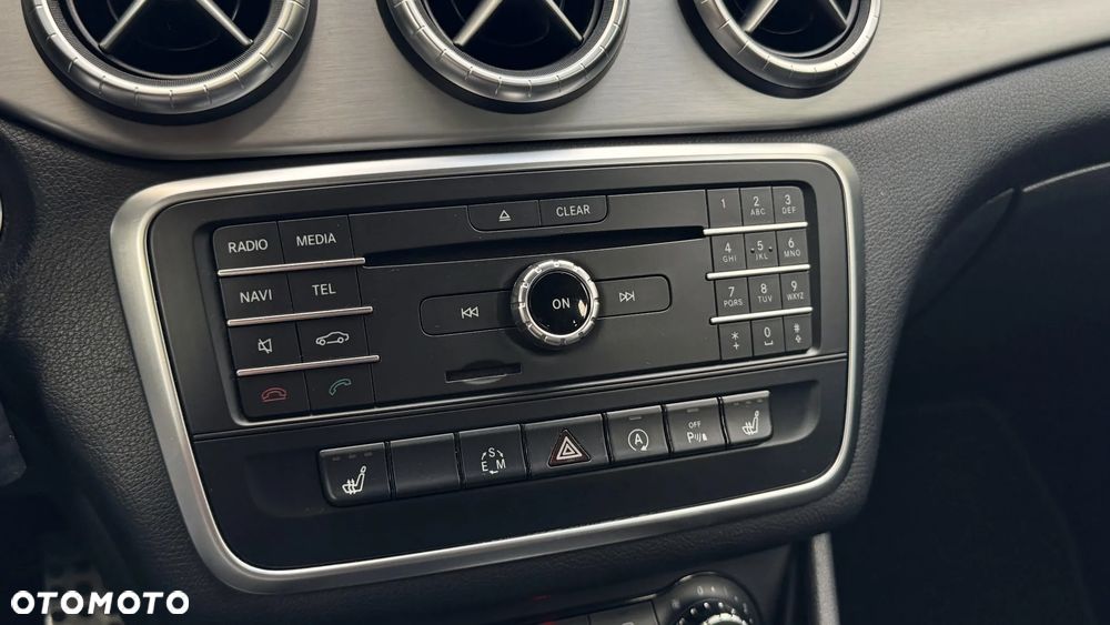 Mercedes-Benz CLA 180 7G-DCT AMG Line - 35