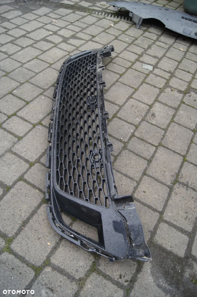 KRATKA ŚRODKOWA DISCOVERY SPORT L550 LIFT 19 - - 2