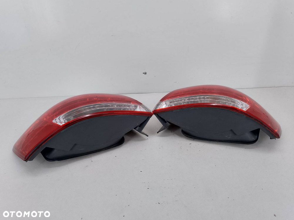 LAMPY TYŁ KOMPLET HYUNDAI SONATA IV 92402-0A0  92401-0A0 SEDAN - 2