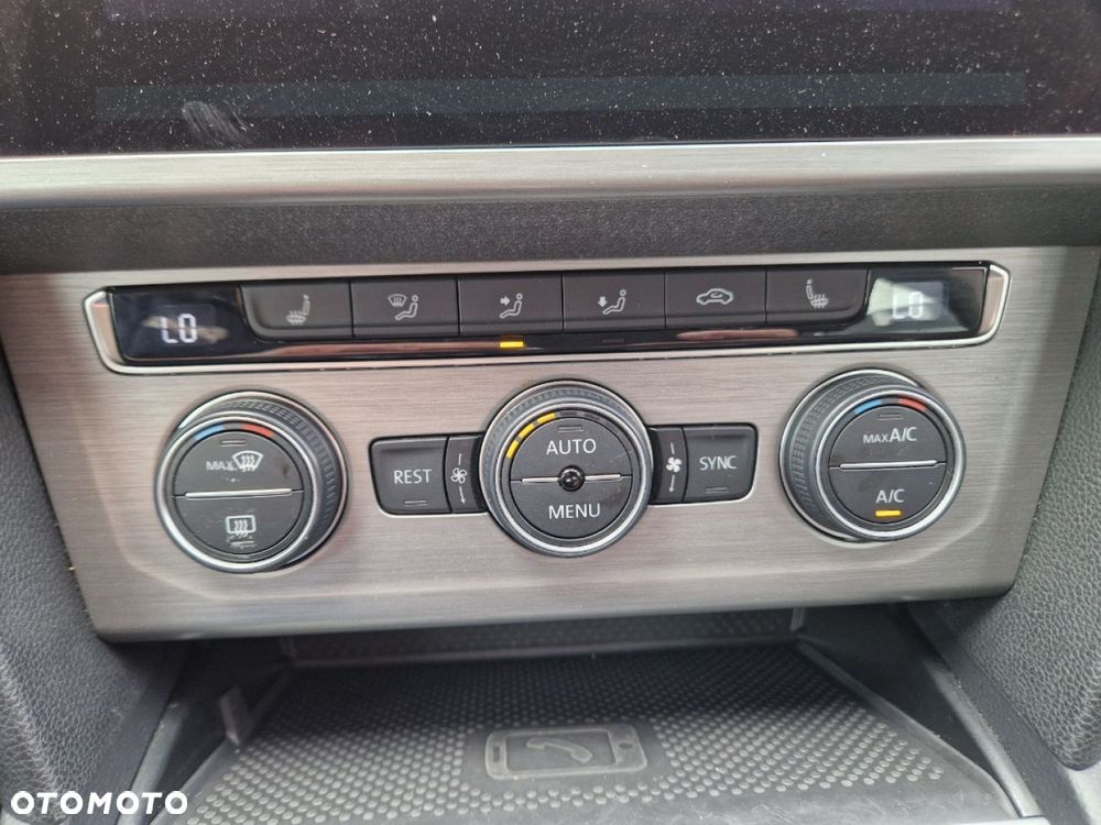 Volkswagen Passat - 13