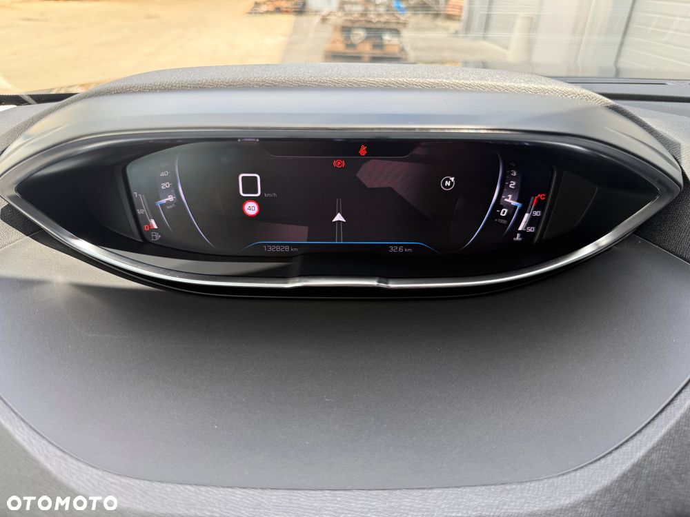 Peugeot 3008 1.2 PureTech Allure S&S - 39