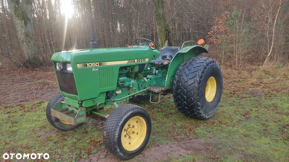 John Deere 1050 - 1