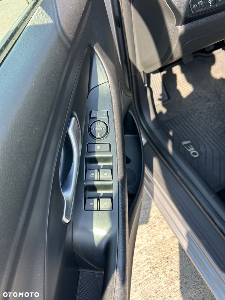 Hyundai i30 1.5 DPI Classic + - 16
