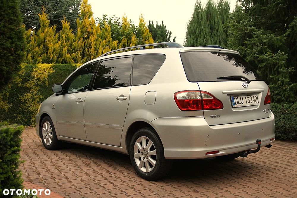 Toyota Avensis Verso D-4D Sol - 2