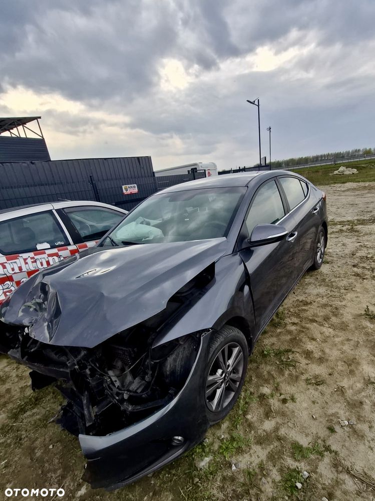Hyundai Elantra 1.6 Classic + - 3