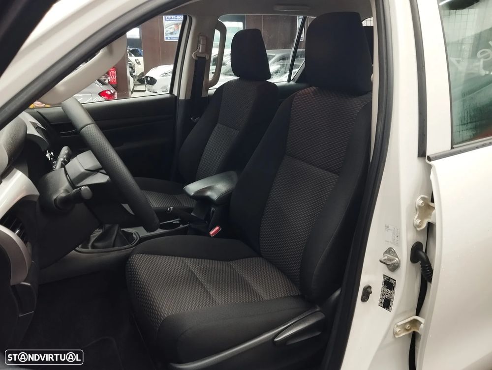 Toyota Hilux 2.4 D-4D 4WD CD CM - 11