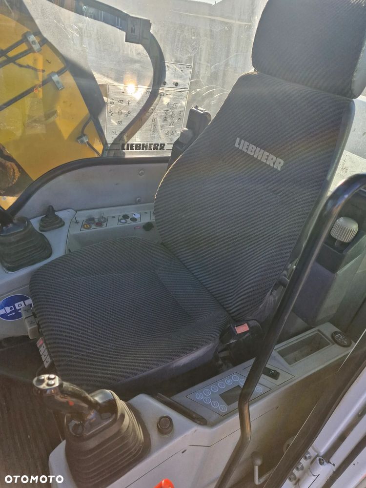 Liebherr 900 - 8
