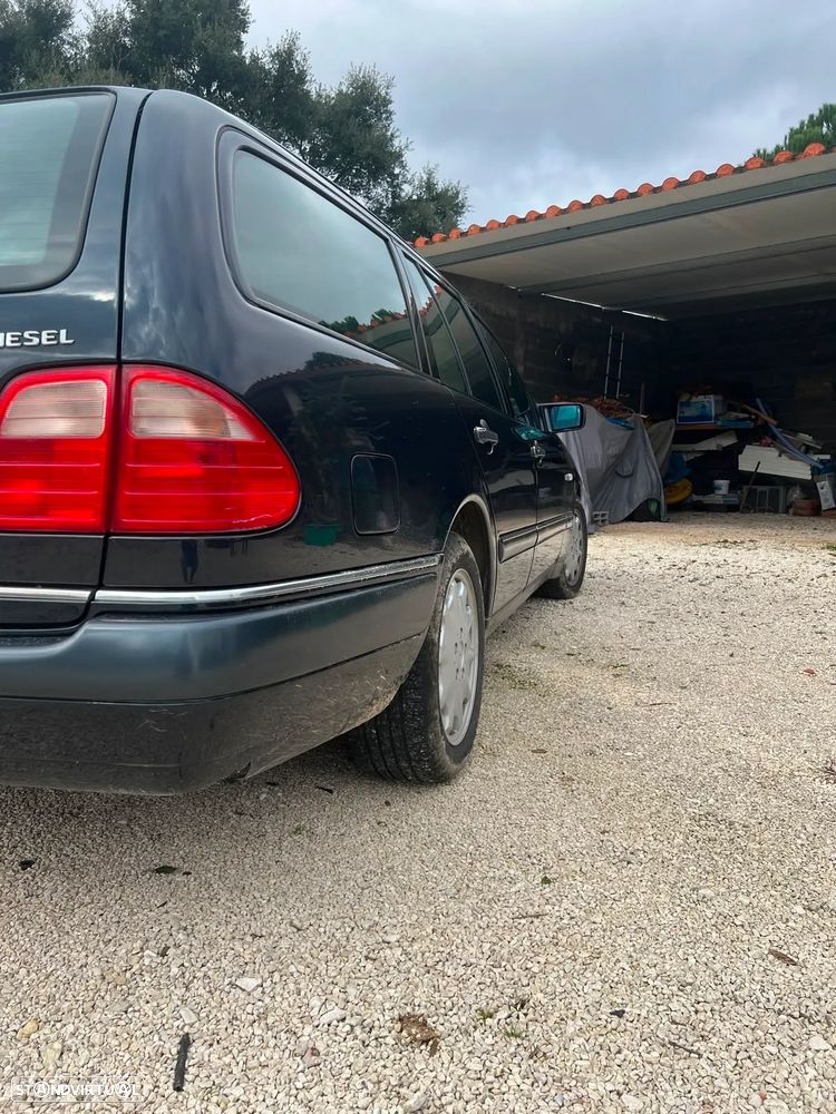 Mercedes-Benz E 300 TD Classic - 2