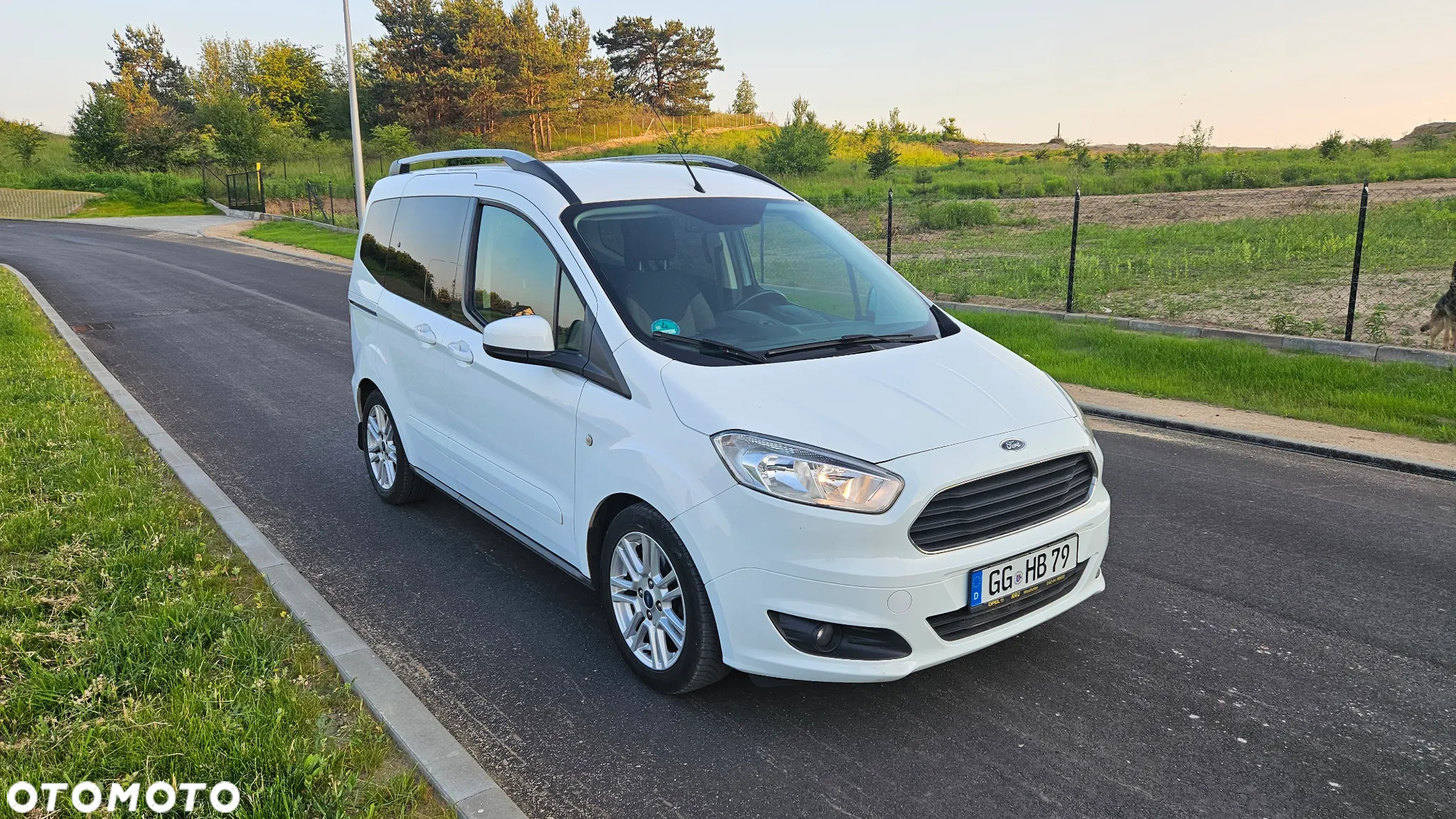 Ford Tourneo Courier 1.0 EcoBoost S&S Titanium - 3
